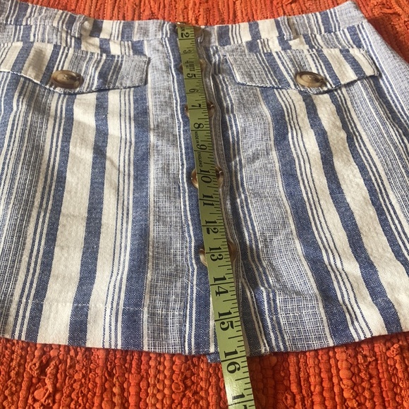 Button-front mini skirt - Picture 7 of 9